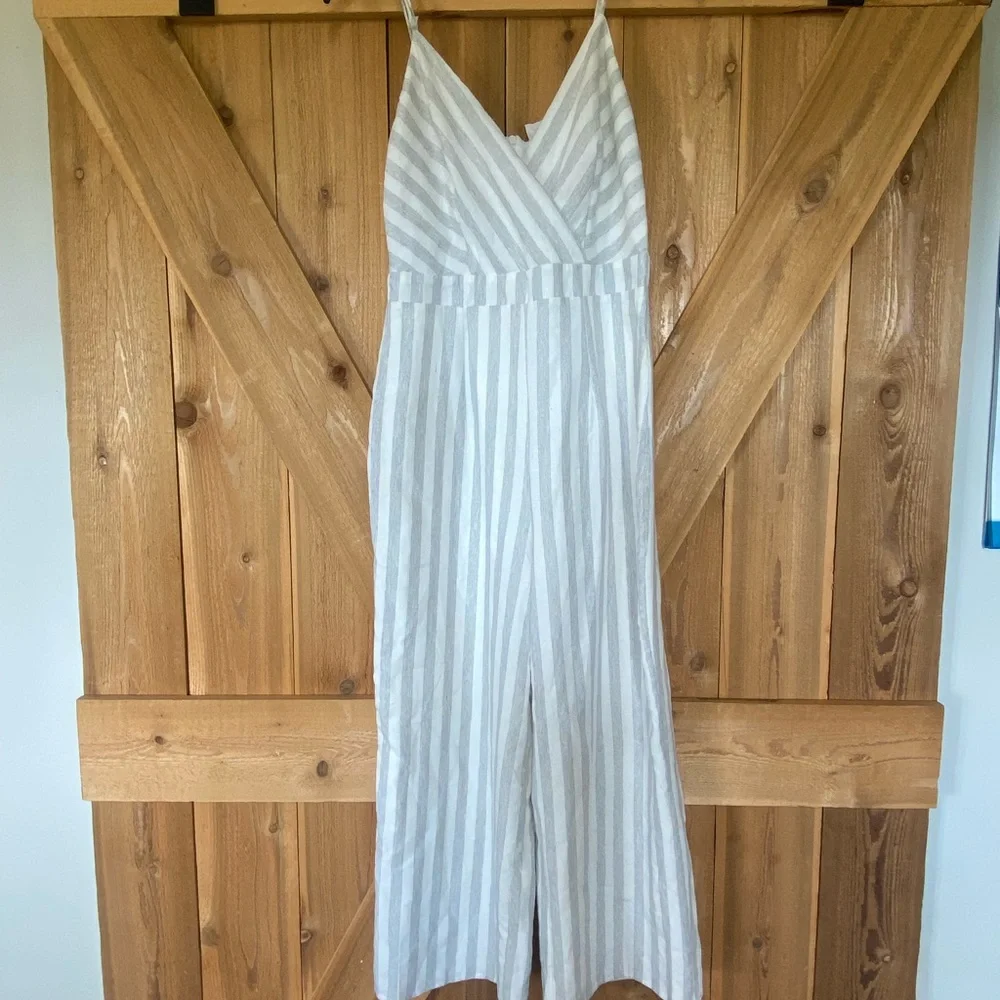 Sadie and Sage Grey and White Straps Elegant Jumpsuit Wide Legs Trending Now S - Picture 2 of 10